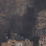 Libano, pennacchi di fumo nel cielo di Beirut dopo gli attacchi israeliani