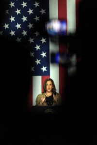 Kamala Harris in campagna elettorale a Douglas in Arizona