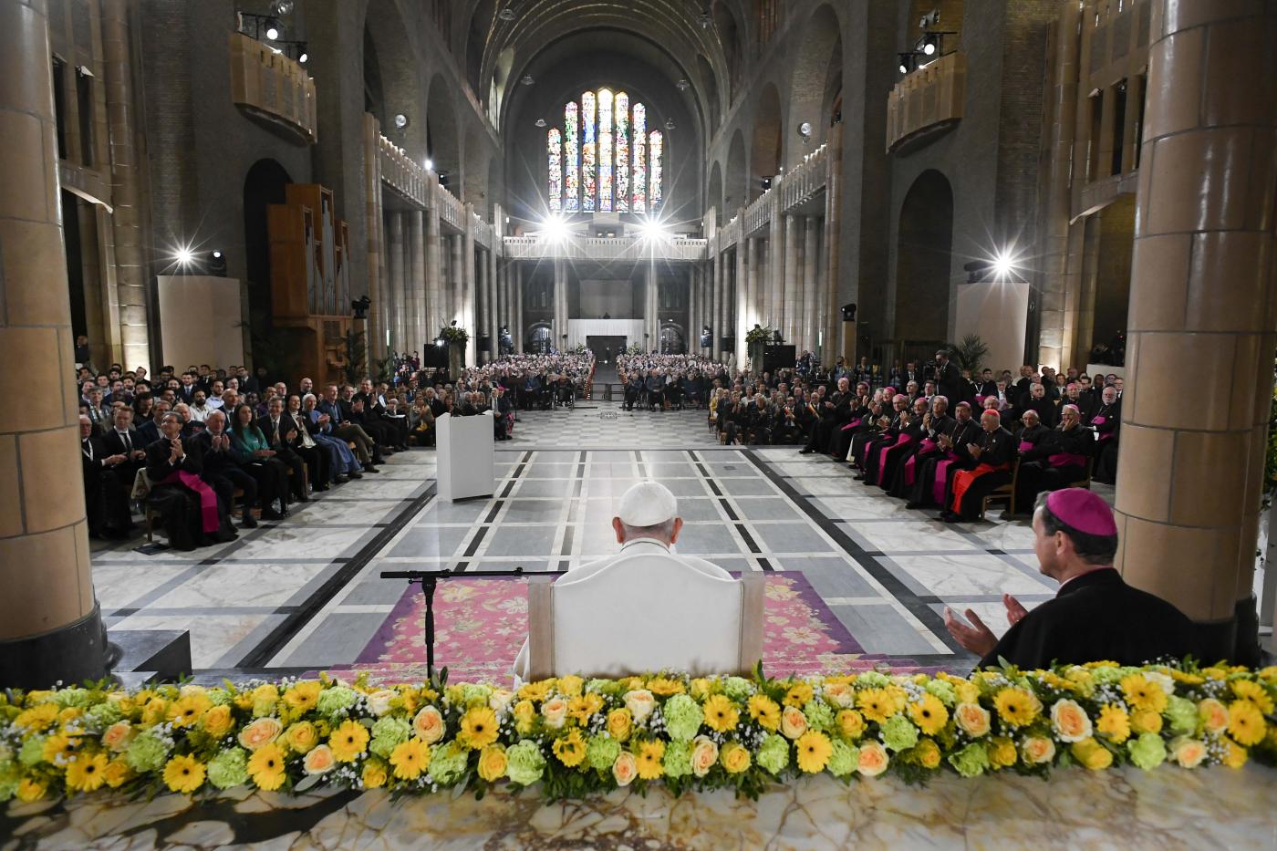 Papa Francesco: “Abusi generano sofferenze e minano fede, serve misericordia”