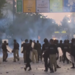 Pakistan, proteste contro la morte di Nasrallah: a Karachi scontri tra manifestanti e forze di sicurezza
