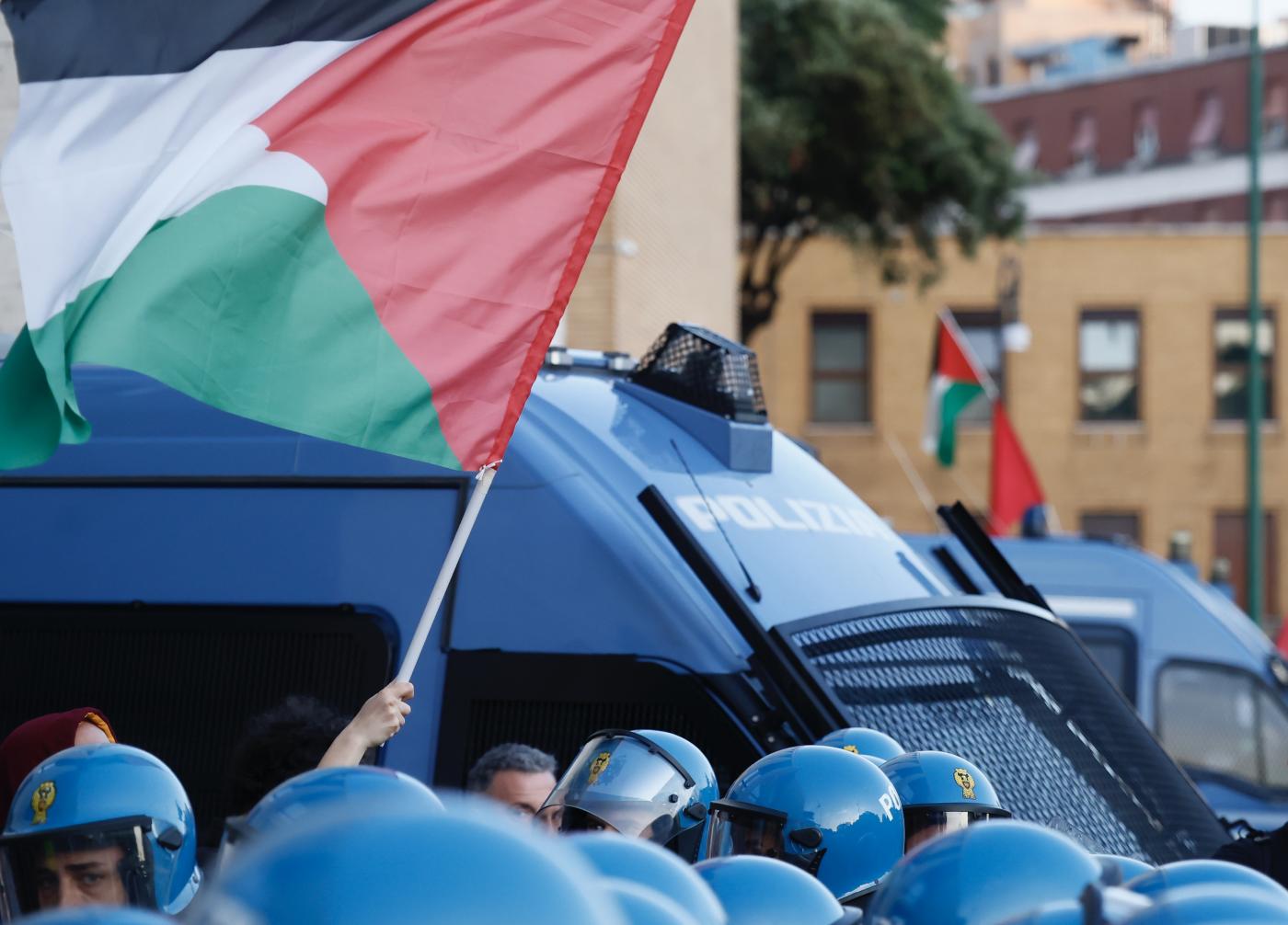 Roma, attivisti pro Palestina sfidano Viminale: “Noi in piazza nonostante divieto”