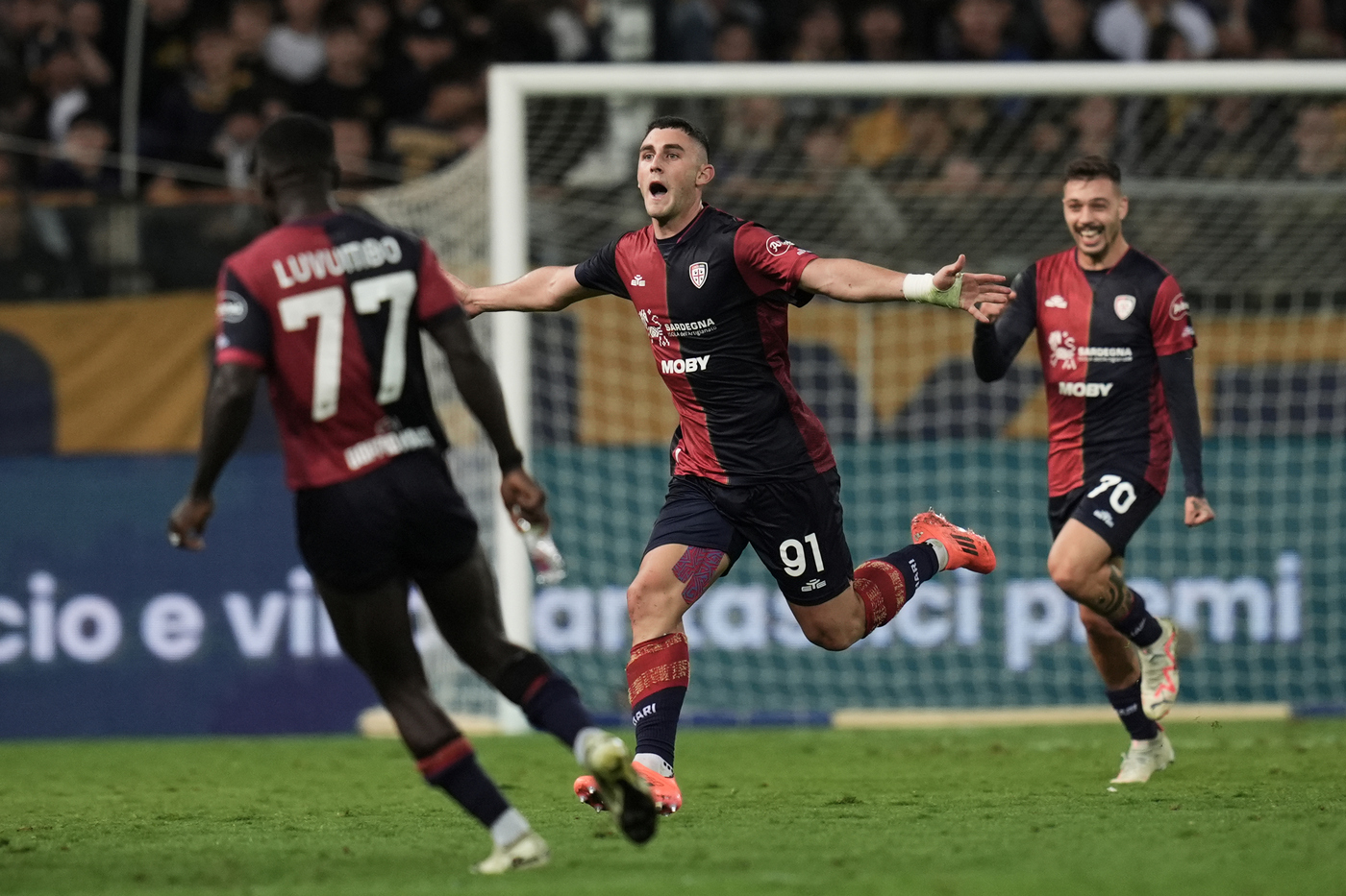 Parma Cagliari 2 3, Piccoli regala la prima vittoria ai sardi