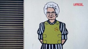 Milano, Liliana Segre con divisa di Auschwitz e giubbotto antiproiettile in nuovo murale di aleXsandro Palombo