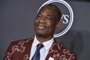 Morto a 58 anni Dikembe Mutombo, tra migliori difensori in Nba