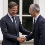 Nato, Stoltenberg: “Alleanza è cambiata e con Rutte è in mani sicure”