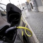 Auto elettriche, Confindustria chiede all’Ue: “Rivedere norme prima del 2026”