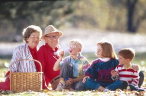 Festa dei nonni, Meloni: “Sono un pilastro delle nostre vite”