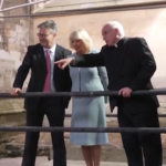 Regno Unito, la Regina Camilla visita un cantiere all’abbazia di Westminster
