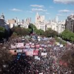 Argentina, mondo della scuola in marcia contro le misure di austerità del presidente Milei