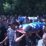 Cisgiordania, folla a Tulkarem ai funerali dei 18 palestinesi uccisi