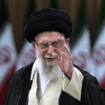 Medioriente, Khamenei alla moschea di Teheran per commemorare Nasrallah