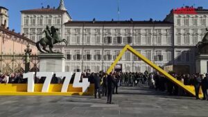 250 anni della Guardia Finanza, a Torino la rievocazione storica con uniformi d’epoca