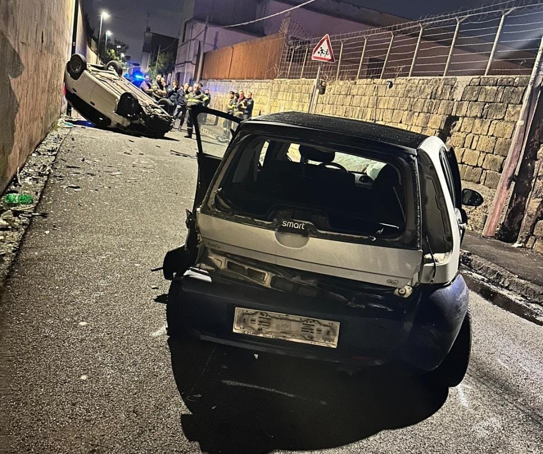 Napoli, scontro frontrale tra auto: muore ragazza 19enne