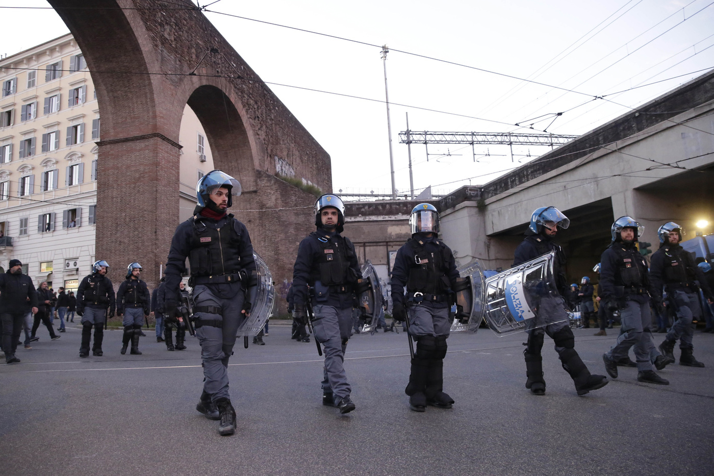 Roma, corteo pro Palestina: 1600 persone controllate, 19 portate in Questura