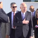 Tunisia, il presidente Kais Saied arriva al seggio