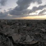 Gaza, la città di Khan Younis è irriconoscibile: la distruzione dopo un anno di guerra