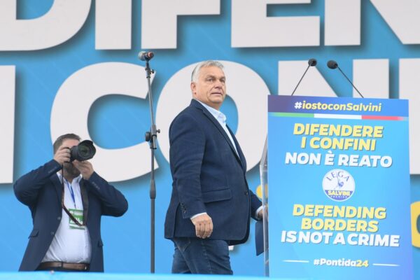 Pontida, applausi per Orban: “Salvini eroe, Bruxelles da occupare”