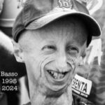 È morto Sammy Basso, malato di invecchiamento precoce: “Si è spento dopo una giornata di festa”