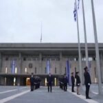 7 Ottobre, bandiere a mezz’asta al Parlamento israeliano a un anno dagli attacchi di Hamas