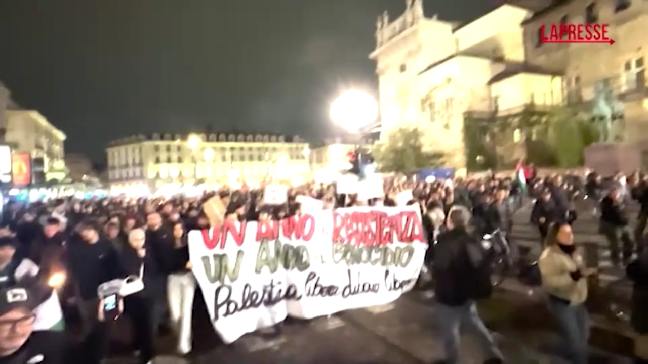 Torino, fiaccolata pro Palestina in centro