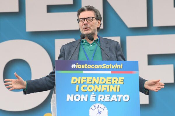 Manovra, Giorgetti: “È giusto che i sacrifici li faccia chi ha le possibilità per farli”