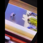 Crotone, poliziotto spara e uccide 44enne: il momento in cui viene aggredito