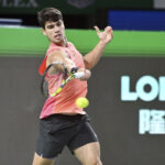 Atp Shanghai, Alcaraz batte Monfils e accede ai quarti: Medvedev sfiderà Sinner
