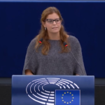 Parlamento Ue, Ilaria Salis a Orban in Aula: “L’Ungheria è un regime repressivo”