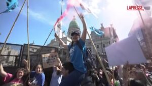 Argentina, studenti protestano per ok Congresso a stop aumento bilancio università