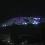 Florida, copertura stadio St. Petersburg distrutta dall’uragano Milton: le immagini