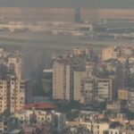 Libano, fumo si alza sullo skyline di Beirut mentre Israele continua a colpire