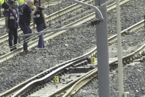 Napoli, persona travolta e uccisa da un treno: circolazione sospesa