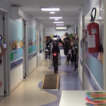 Napoli, moto acrobatiche in corsia per i bambini del Pausilypon