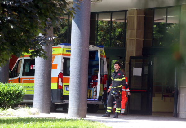 Brescia, scuole medie Giovanni Pascoli: professore si suicida