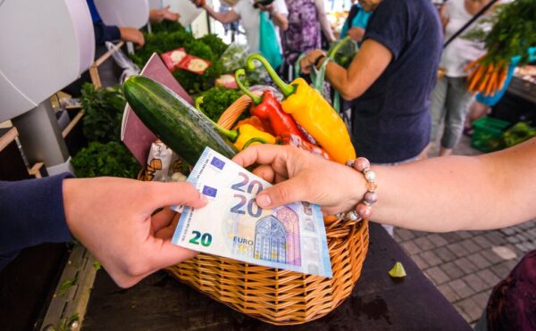 Inflazione, le proiezioni di Bankitalia: +1,1% nel 2024, +1,6% il prossimo anno