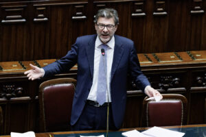 Manovra, Giorgetti: “Tagliare spese inutili ministeri o farò io la parte del cattivo”