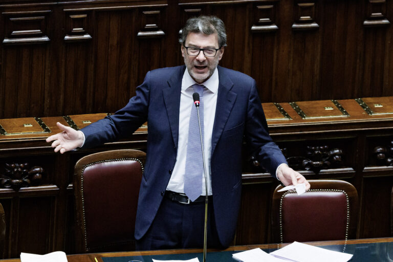 Manovra, Giorgetti: "Tagliare Spese Inutili Ministeri O Farò Io La ...