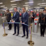 Milano, inaugurate le 13 nuove fermate M4: il taglio del nastro di Salvini e Sala