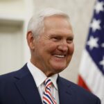 Nba, Jerry West l’unico a essere inserito tre volte nella Hall of Fame