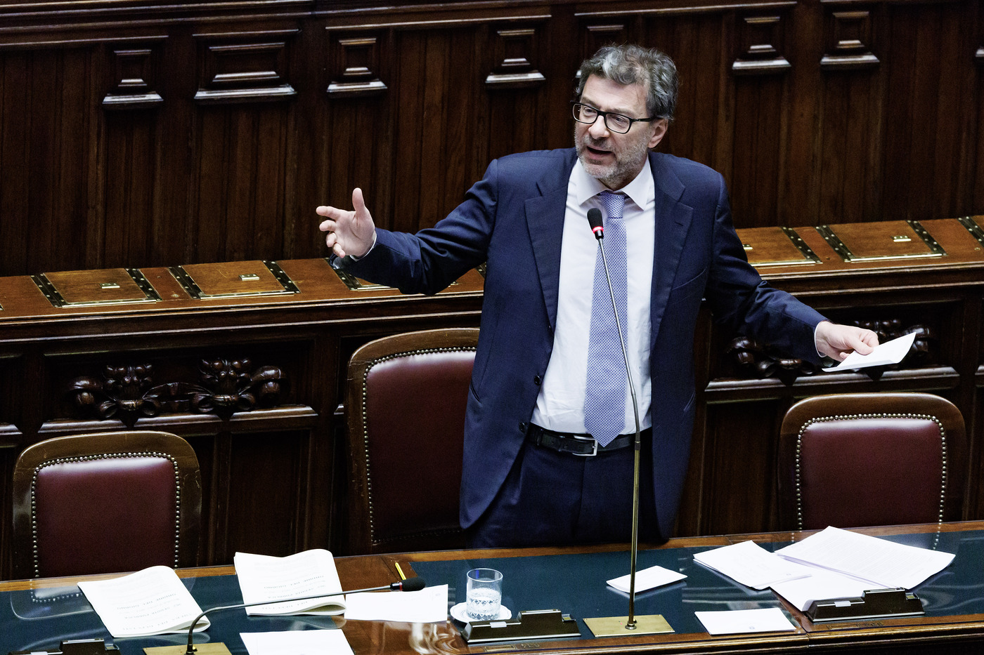 Manovra, Giorgetti si confronta con le banche: entrate soprattutto da tagli