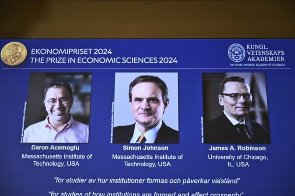 Assegnato il Nobel per economia a Daron Acemoglu, Simon Johnson e James A Robinson