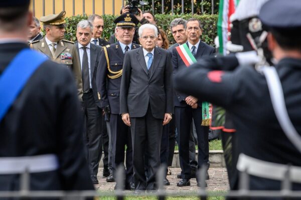 Milano - Deposizione di corone al Monumento ai piccoli martiri di Gorla