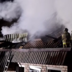 Ucraina, bombe russe su Mykolaiv: in fiamme edifici residenziali