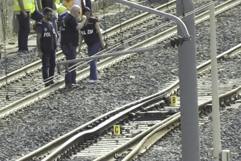 Roma, treno Frecciarossa deraglia in una galleria all’altezza di Prenestina-Serenissima