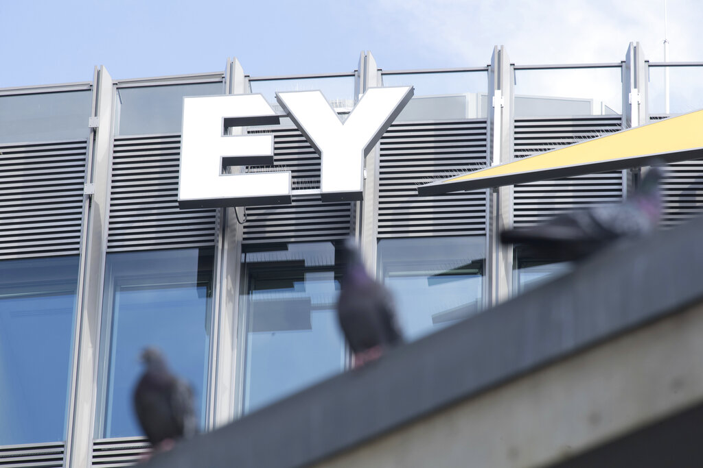 Milano, gare truccate in favore Ernst&Young: perquisiti uffici società in Regione Lombardia