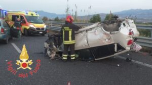 Cosenza, perde controllo Suv e si schianta: gravissimo minorenne