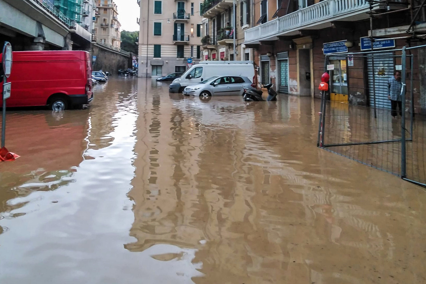 Maltempo in Liguria, allagamenti e torrenti in piena nel Savonese