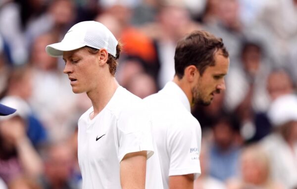 Jannik Sinner eliminato da Daniil Medvedev ai quarti di finale di Wimbledon