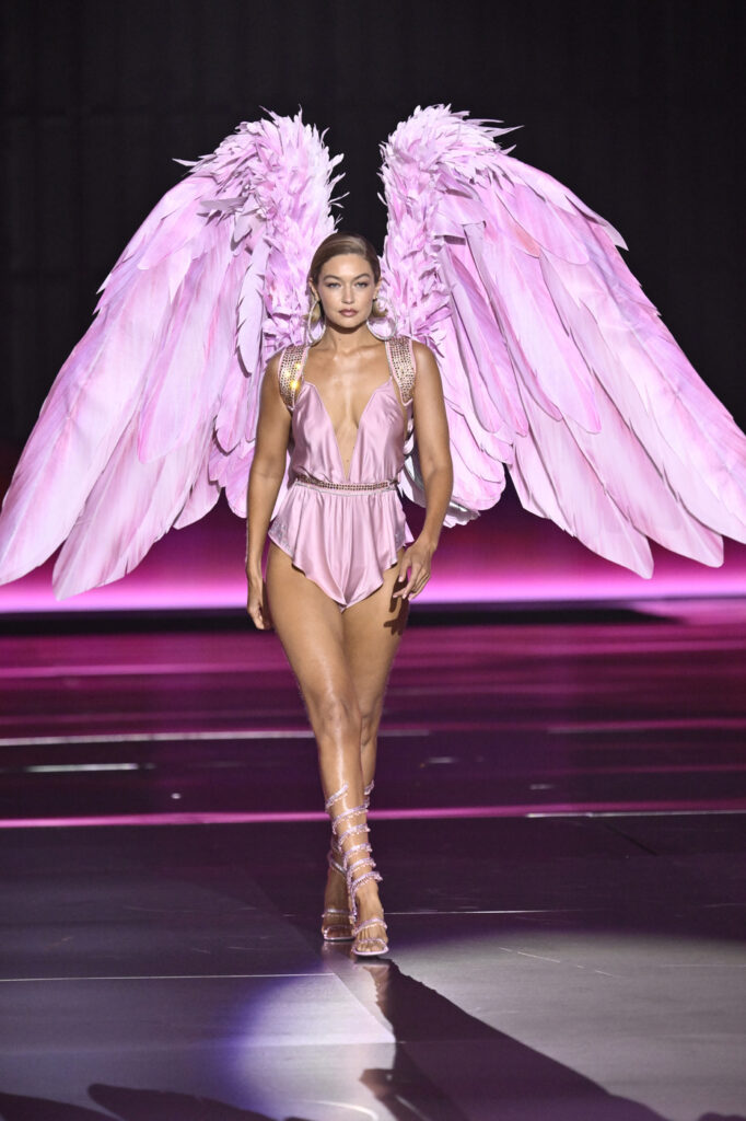 Galleria foto 'Victoria’s Secret Show 2024, tornano in passerella gli Angeli di Victoria' - foto 7