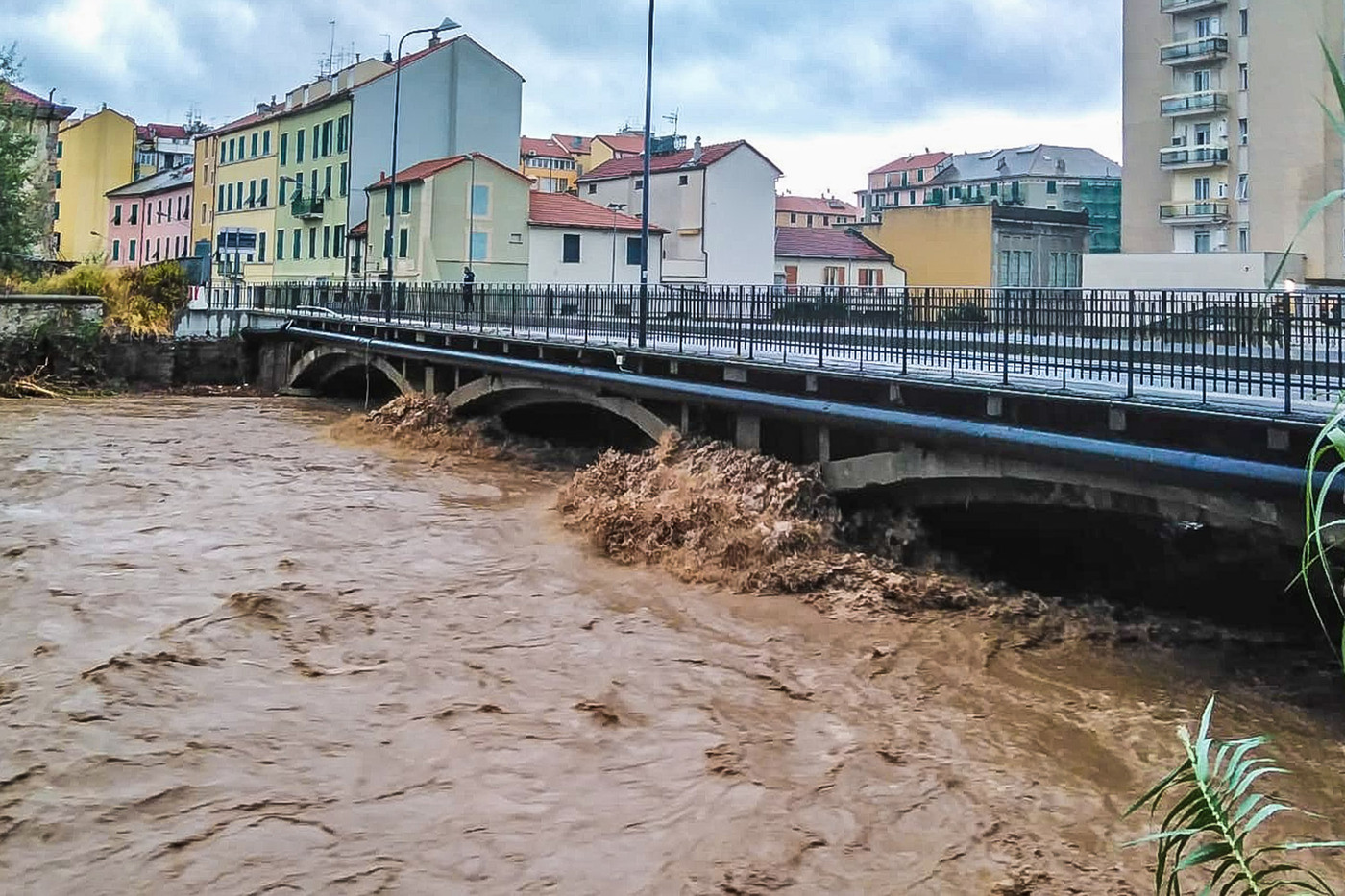 Maltempo in Liguria, allagamenti e frane: allerta arancione e scuole chiuse